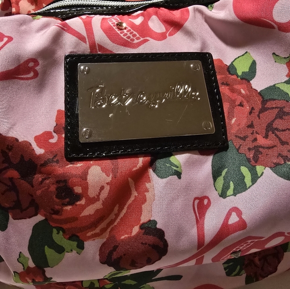 Betseyville Dangerous In Love Pink Hobo  Bag - Picture 4 of 15